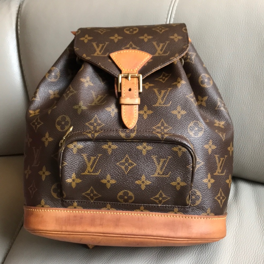 ❤️SOLD❤️ LV Montsouris MM Backpack